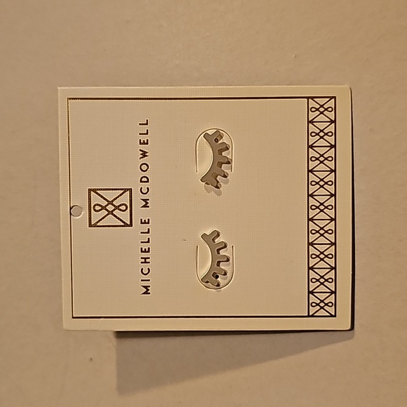 MICHELLE MCDOWELL NWT Silver eyelash earrings modern unique - Picture 3 of 8